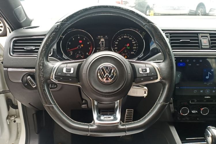 Used Volkswagen Sagitar 2016 280TSI Automatic R-Line Steering Wheel