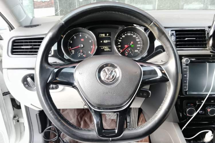 Used Volkswagen Sagitar 2016 230TSI 25th Anniversary Edition Steering Wheel