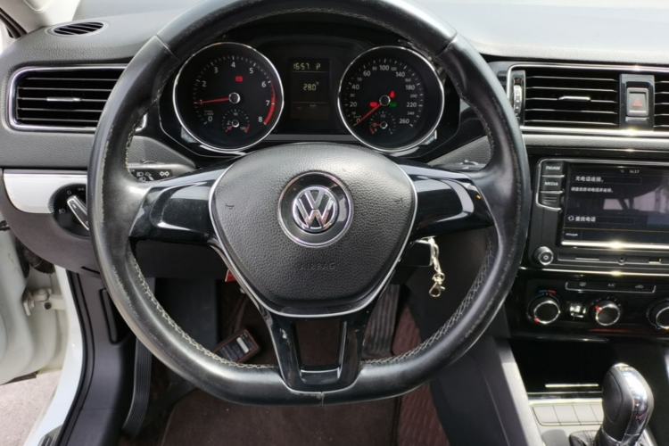 Used Volkswagen Sagitar 2016 230TSI 25th Anniversary Edition Steering Wheel