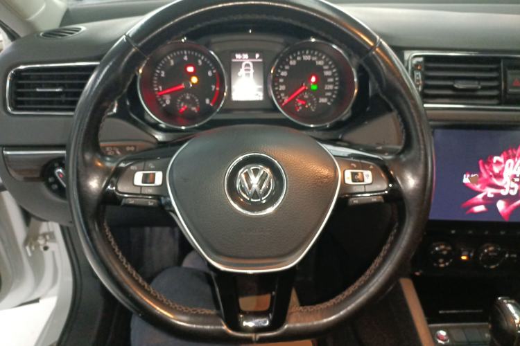 Used Volkswagen Sagitar 2016 230TSI 25th Anniversary Edition Steering Wheel