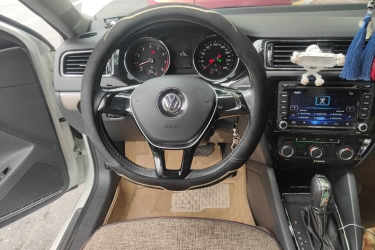 Used Volkswagen Sagitar 2016 230TSI 25th Anniversary Edition Steering Wheel
