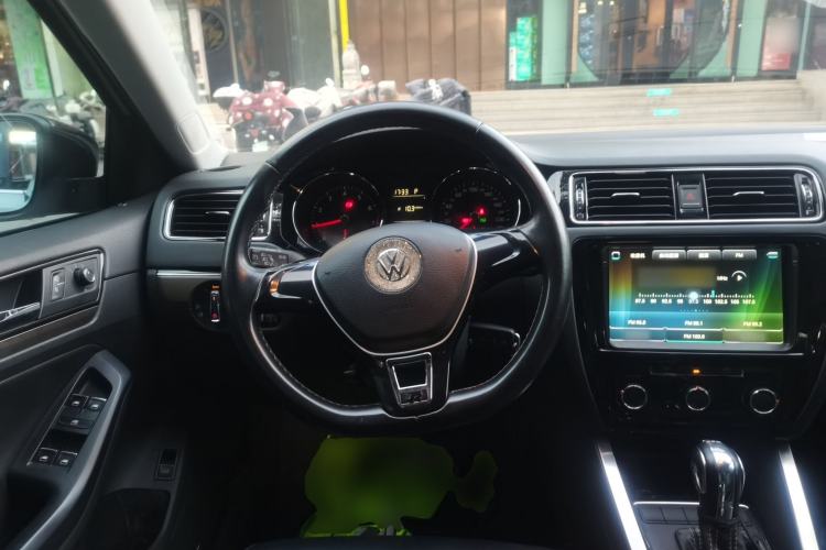 Used Volkswagen Sagitar 2016 230TSI 25th Anniversary Edition Steering Wheel