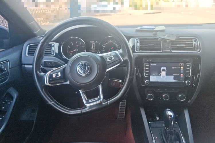 Used Volkswagen Sagitar 2016 280TSI Automatic R-Line Steering Wheel