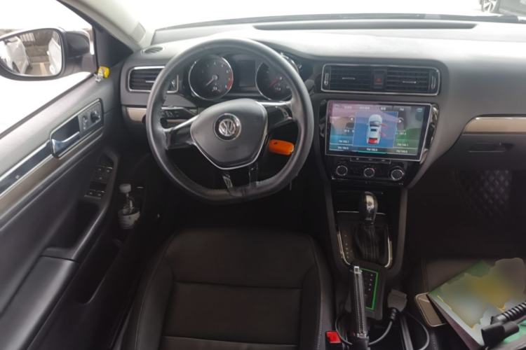 Used Volkswagen Sagitar 2016 230TSI 25th Anniversary Edition Steering Wheel