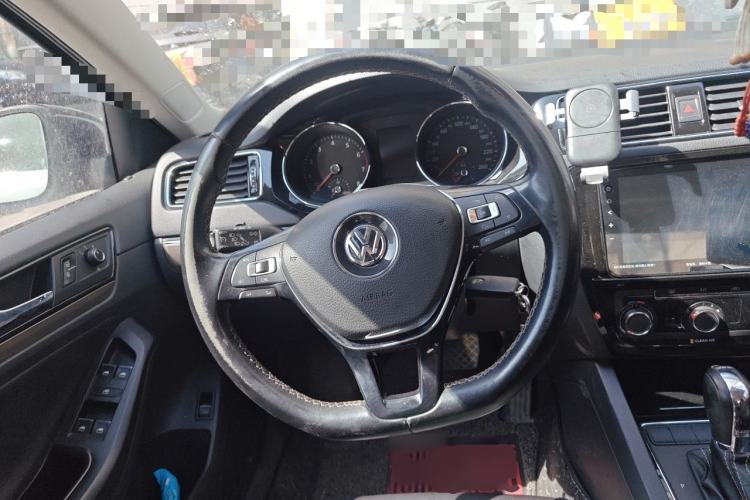 Used Volkswagen Sagitar 2016 230TSI 25th Anniversary Edition Steering Wheel