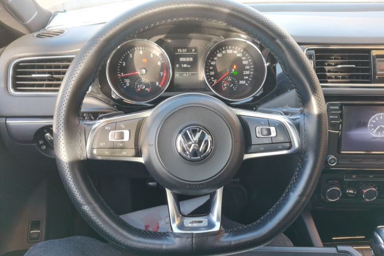 Used Volkswagen Sagitar 2016 280TSI Automatic R-Line Steering Wheel