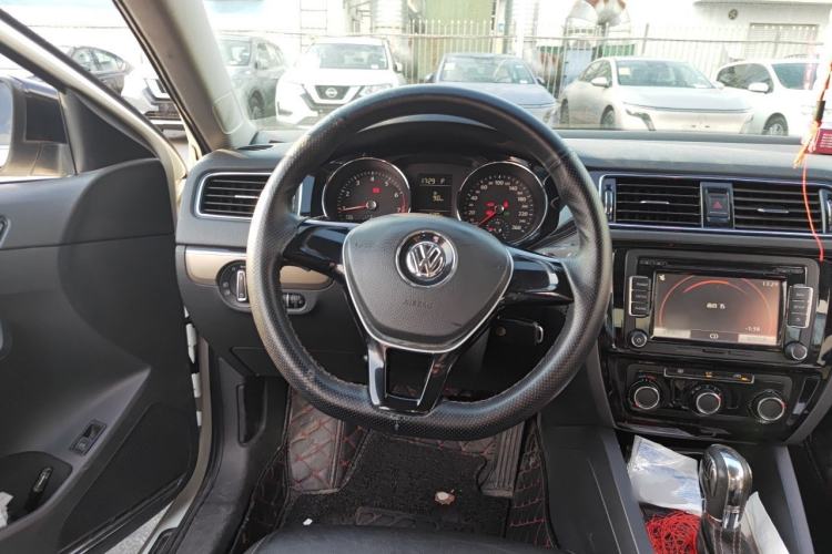 Used Volkswagen Sagitar 2016 230TSI 25th Anniversary Edition Steering Wheel