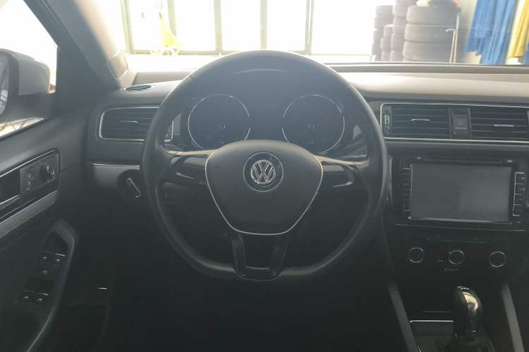 Used Volkswagen Sagitar 2016 230TSI 25th Anniversary Edition Steering Wheel
