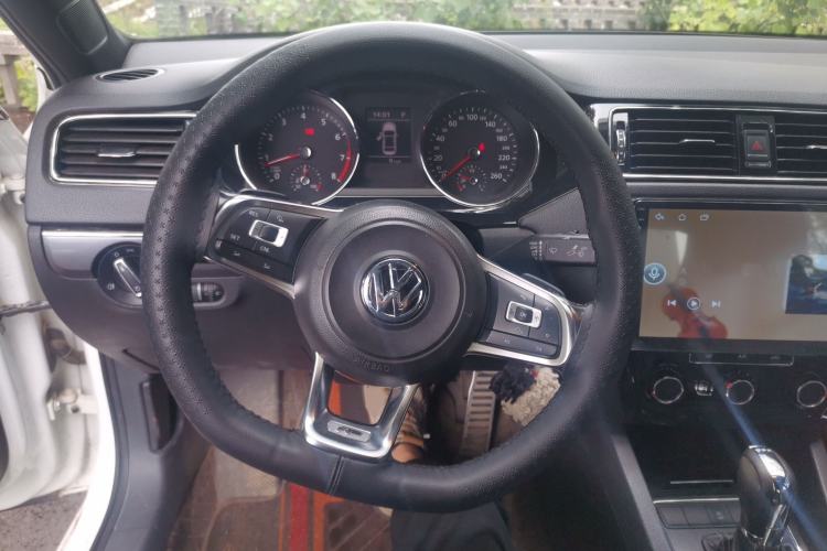 Used Volkswagen Sagitar 2016 280TSI Automatic R-Line Steering Wheel