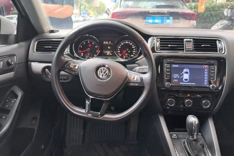 Used Volkswagen Sagitar 2016 230TSI 25th Anniversary Edition Steering Wheel