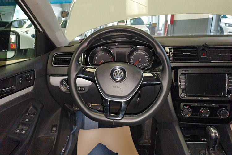 Used Volkswagen Sagitar 2016 230TSI 25th Anniversary Edition Steering Wheel