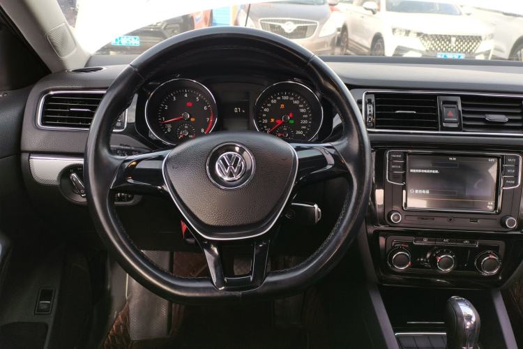 Used Volkswagen Sagitar 2016 230TSI 25th Anniversary Edition Steering Wheel
