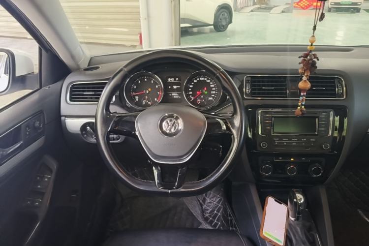Used Volkswagen Sagitar 2016 230TSI 25th Anniversary Edition Steering Wheel