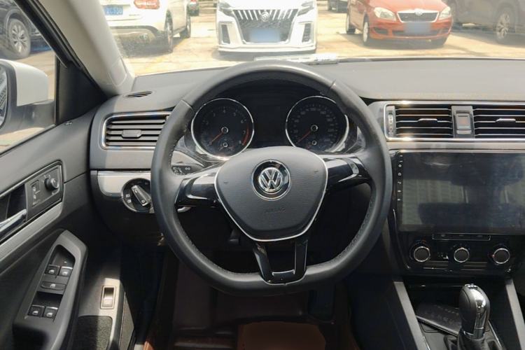 Used Volkswagen Sagitar 2016 230TSI 25th Anniversary Edition Steering Wheel