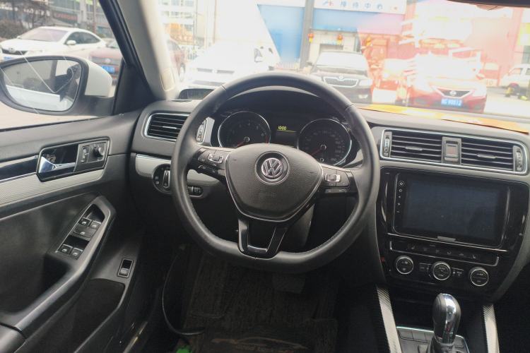 Used Volkswagen Sagitar 2016 230TSI 25th Anniversary Edition Steering Wheel