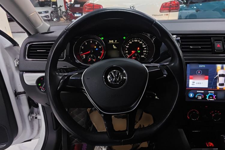 Used Volkswagen Sagitar 2016 230TSI 25th Anniversary Edition Steering Wheel