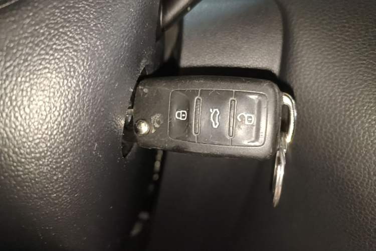 Used Volkswagen Sagitar 2016 230TSI 25th Anniversary Edition Vehicle Key