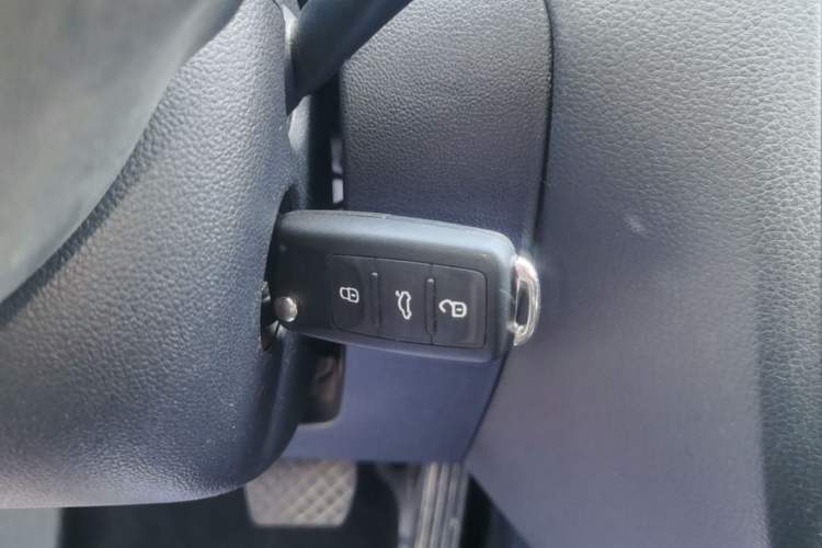 Used Volkswagen Sagitar 2016 230TSI 25th Anniversary Edition Vehicle Key