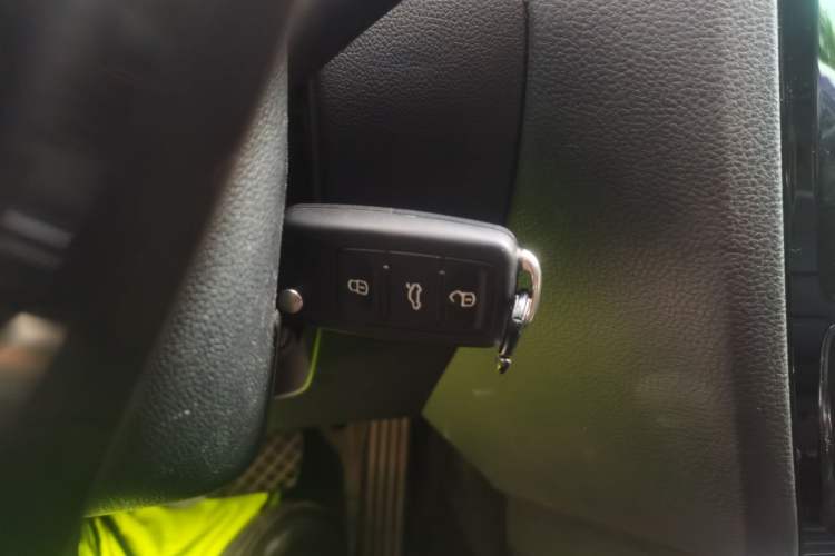 Used Volkswagen Sagitar 2016 230TSI 25th Anniversary Edition Vehicle Key