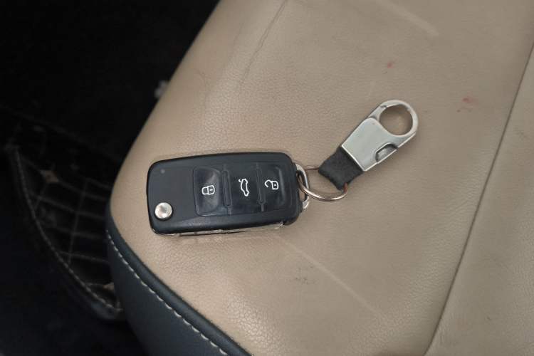 Used Volkswagen Sagitar 2016 230TSI 25th Anniversary Edition Vehicle Key