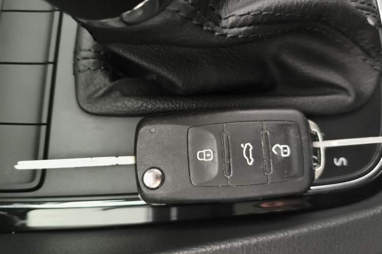 Used Volkswagen Sagitar 2016 230TSI 25th Anniversary Edition Vehicle Key