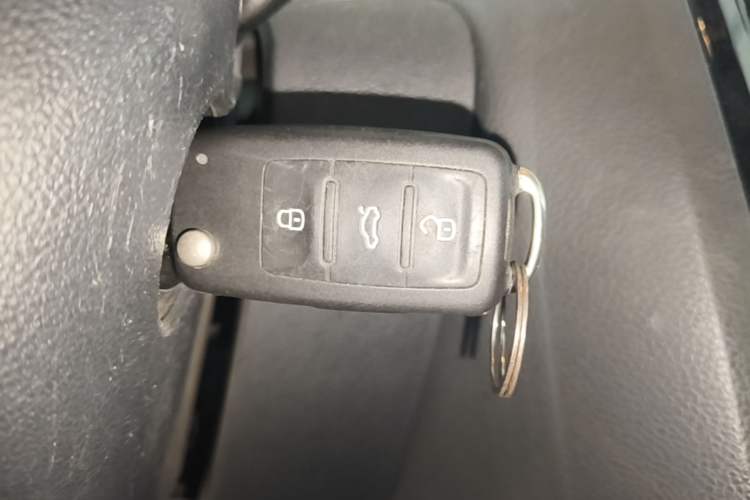 Used Volkswagen Sagitar 2016 230TSI 25th Anniversary Edition Vehicle Key