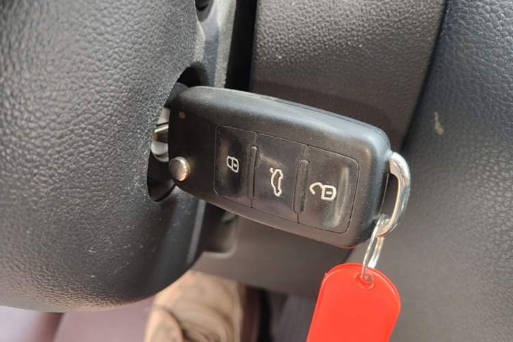 Used Volkswagen Sagitar 2016 230TSI 25th Anniversary Edition Vehicle Key