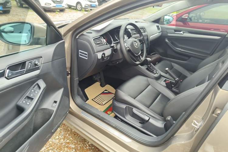 Used Volkswagen Sagitar 2016 230TSI 25th Anniversary Edition Driver Seat