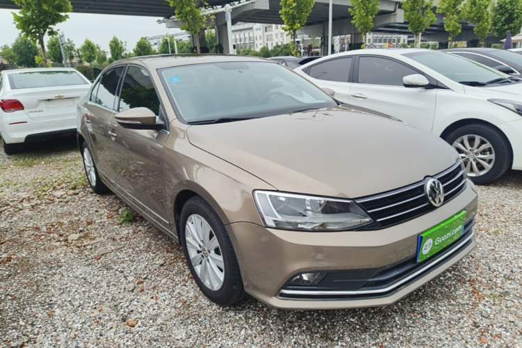 Used Volkswagen Sagitar 2016 230TSI 25th Anniversary Edition Front Right 45 Deg