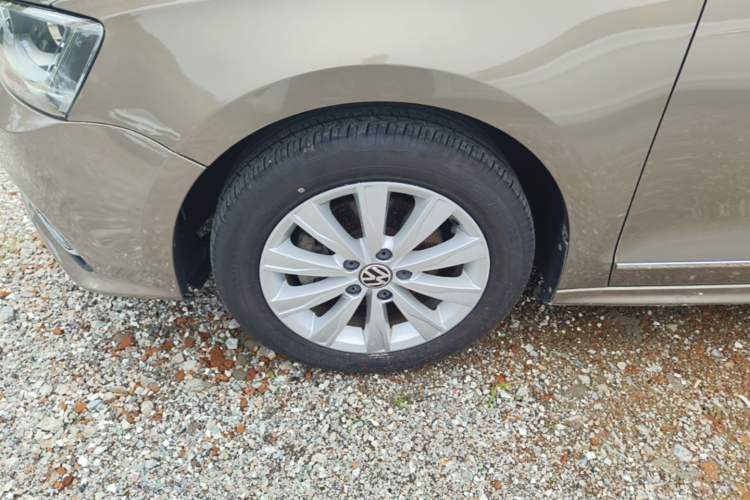 Used Volkswagen Sagitar 2016 230TSI 25th Anniversary Edition Left Front Wheel Hub