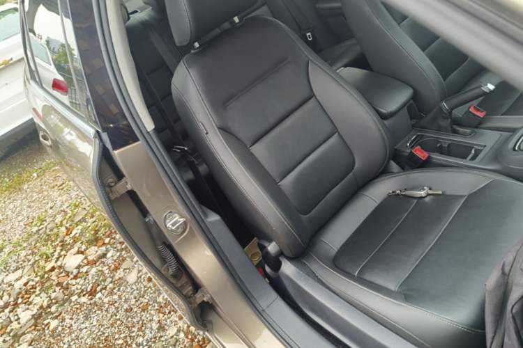 Used Volkswagen Sagitar 2016 230TSI 25th Anniversary Edition Right Front Seat
