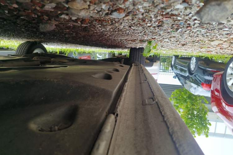 Used Volkswagen Sagitar 2016 230TSI 25th Anniversary Edition Right Side Sill