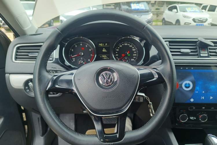 Used Volkswagen Sagitar 2016 230TSI 25th Anniversary Edition Steering Wheel