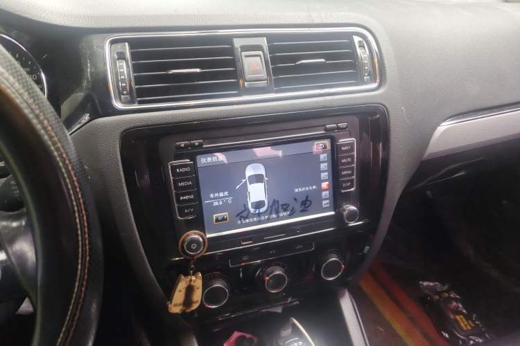 Used Volkswagen Sagitar 2017 230TSI Automatic Comfort Version Audio And AC Panel