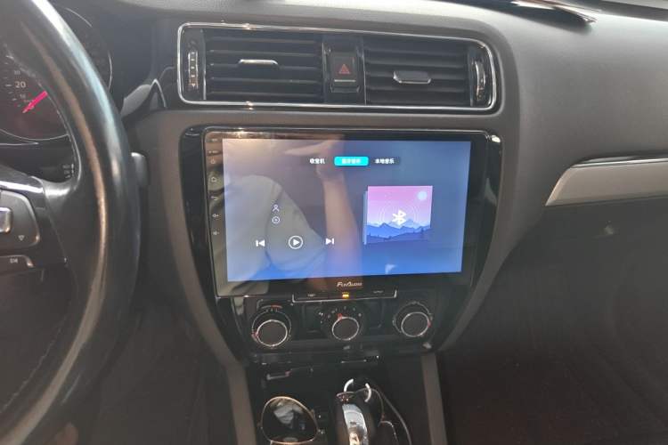 Used Volkswagen Sagitar 2017 1.6L Automatic Comfort Model Audio And AC Panel