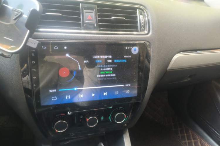 Used Volkswagen Sagitar 2017 1.6L Manual Comfort Model Audio And AC Panel