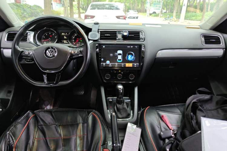 Used Volkswagen Sagitar 2017 230TSI Automatic Comfort Version Center Console