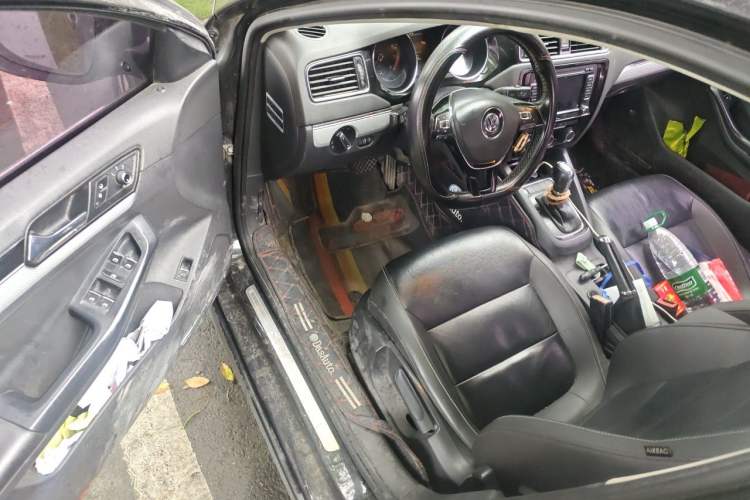 Used Volkswagen Sagitar 2017 230TSI Automatic Comfort Version Driver Seat