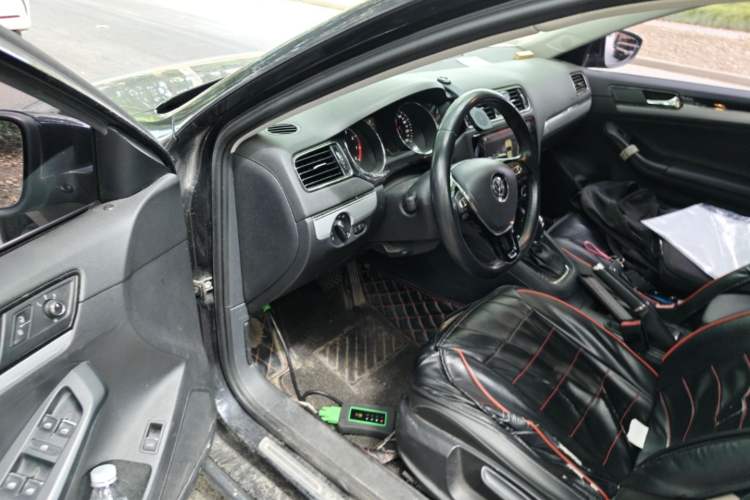 Used Volkswagen Sagitar 2017 230TSI Automatic Comfort Version Driver Seat