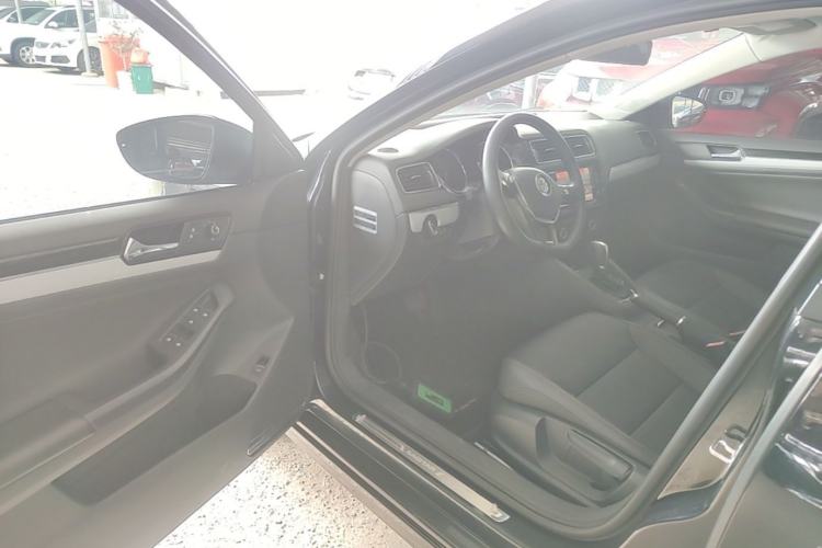 Used Volkswagen Sagitar 2017 230TSI Automatic Comfort Version Driver Seat