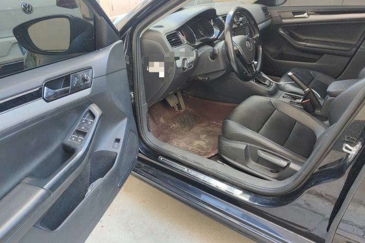 Used Volkswagen Sagitar 2017 230TSI Automatic Comfort Version Driver Seat