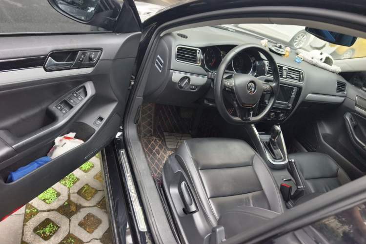 Used Volkswagen Sagitar 2017 1.6L Automatic Comfort Model Driver Seat