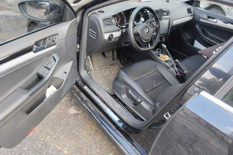 Used Volkswagen Sagitar 2017 1.6L Automatic Comfort Model Driver Seat