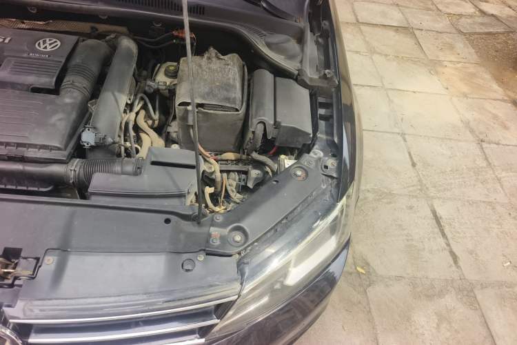 Used Volkswagen Sagitar 2017 230TSI Automatic Luxury Edition Engine Bay Left