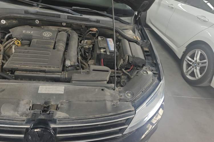 Used Volkswagen Sagitar 2017 230TSI Automatic Comfort Version Engine Bay Left