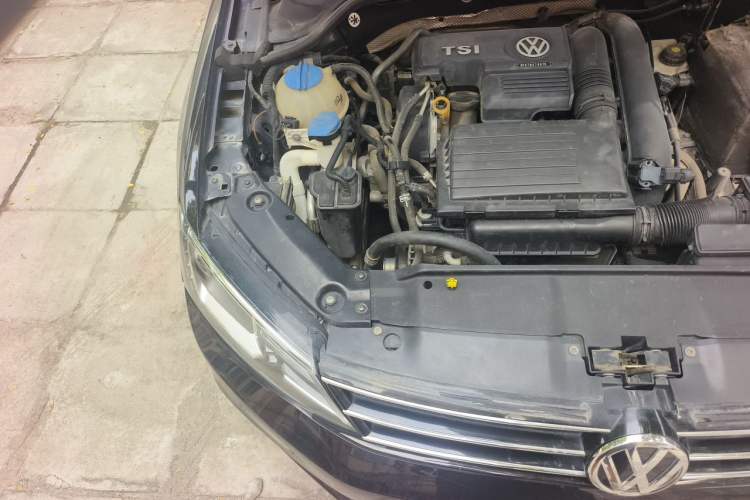 Used Volkswagen Sagitar 2017 230TSI Automatic Luxury Edition Engine Bay Right