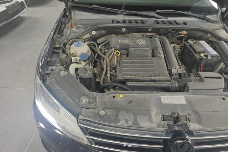 Used Volkswagen Sagitar 2017 230TSI Automatic Comfort Version Engine Bay Right