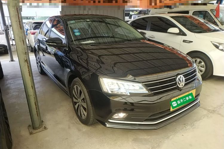 Used Volkswagen Sagitar 2017 180TSI Automatic Luxury Edition Front Right 45 Deg