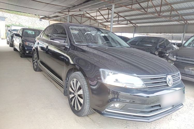 Used Volkswagen Sagitar 2017 230TSI Automatic Comfort Version Front Right 45 Deg
