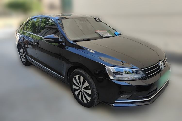 Used Volkswagen Sagitar 2017 230TSI Automatic Comfort Version Front Right 45 Deg